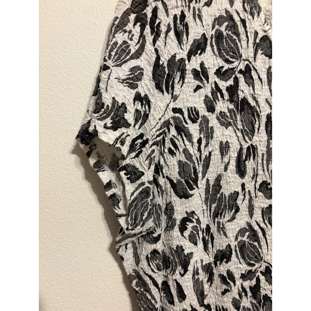 Jaclyn Smith Womens 3X Black White Floral V-Neck Textured Crinkle Blouse Top - Picture 5 of 6